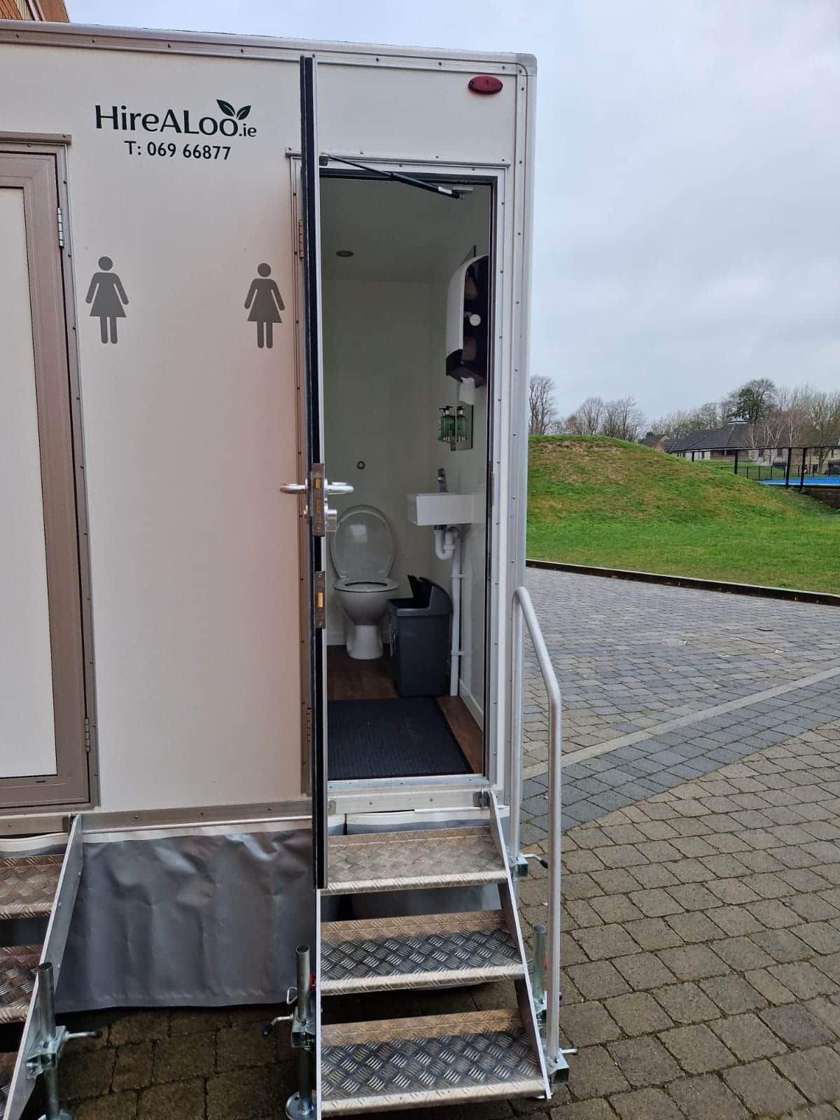 Film Crew 4 Unit Internal